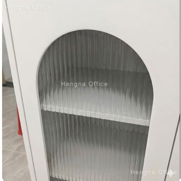What Is a Reeded Glass Cabinet — Why Cafés and B&Bs Choose It for Display Storage | Pros & Cons Explained 3 Wiping reeded glass cabinet door along vertical ridge direction